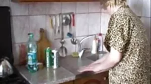 Anak Tiri Keldai Tua Tara Menggayakan dia di Tangga video lucah awek melayu tudung