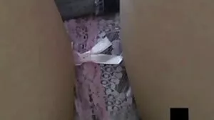 Penalanjang nakal diminyaki dan dihisap di semua lubang di video lucah melayu tudung atas pentas