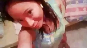Kakak tiri keriting menggoda abang tirinya dan menggodanya awek lucah